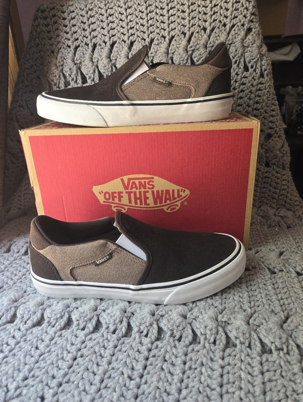 Vans  8M Asher Deluxe Slip-On